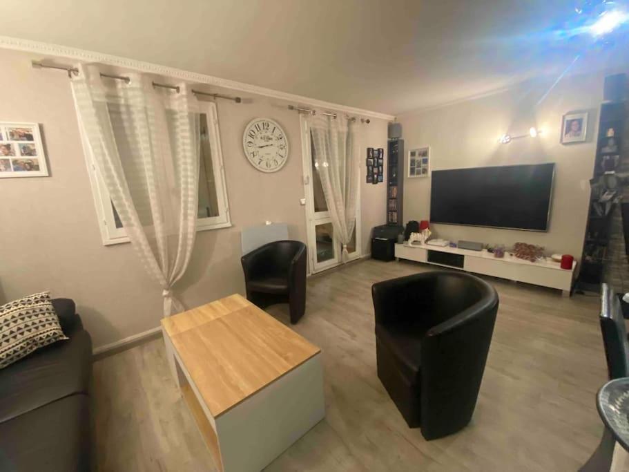 Chez Manu Meuble De Tourisme 2 Etoiles Pour 6 Personnes - 3 Chambres Villeparisis Bagian luar foto